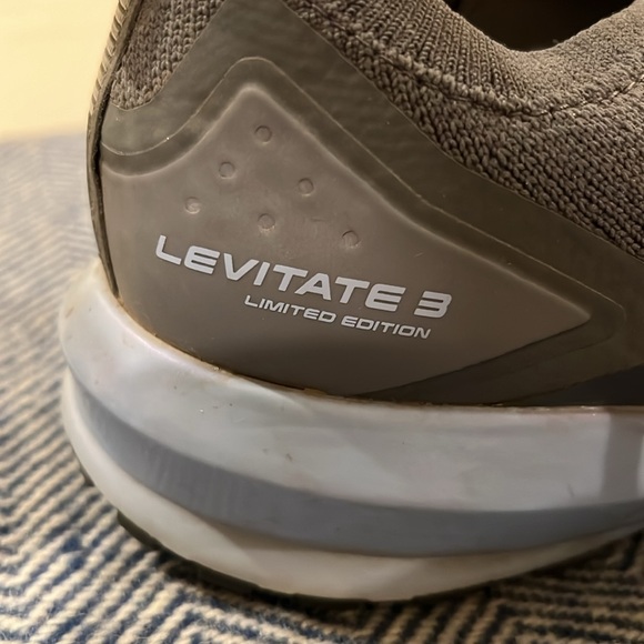 Brooks Levitate 3 Limited Edition Size 8 women - Picture 6 of 6